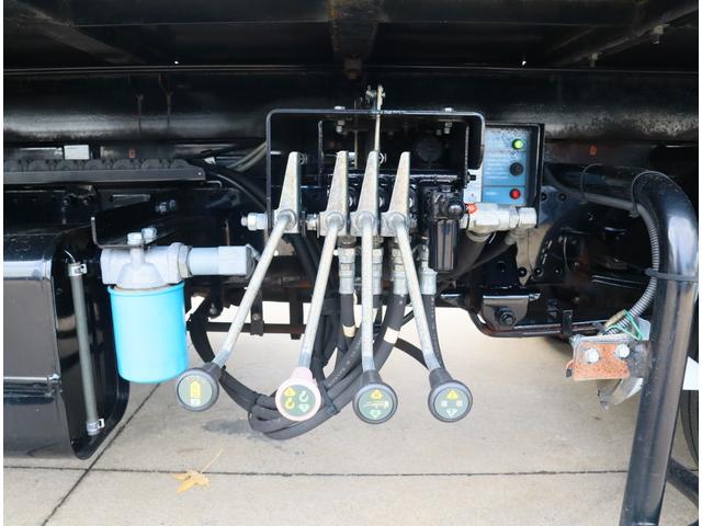 エルフトラック 2tセフティーローダー ウインチ ラジコン リア油圧ゲート 積載車 固縛フック 床上エキスパンド貼り 荷台長5,700mm 150馬力 セミオートマ スムーサーEX 保証書有り 取扱説明書有り 車検有り(8枚目)