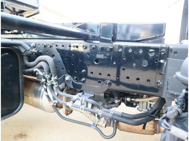 エルフトラック 2tセフティーローダー ウインチ ラジコン リア油圧ゲート 積載車 固縛フック 床上エキスパンド貼り 荷台長5,700mm 150馬力 セミオートマ スムーサーEX 保証書有り 取扱説明書有り 車検有り(20枚目)