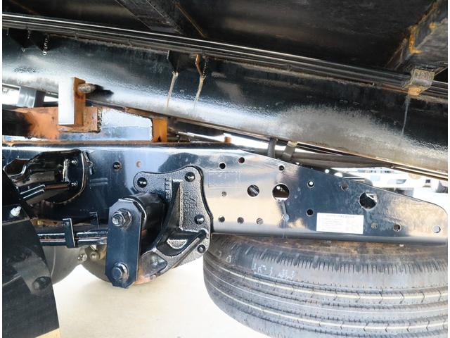 エルフトラック 2tセフティーローダー ウインチ ラジコン リア油圧ゲート 積載車 固縛フック 床上エキスパンド貼り 荷台長5,700mm 150馬力 セミオートマ スムーサーEX 保証書有り 取扱説明書有り 車検有り(21枚目)