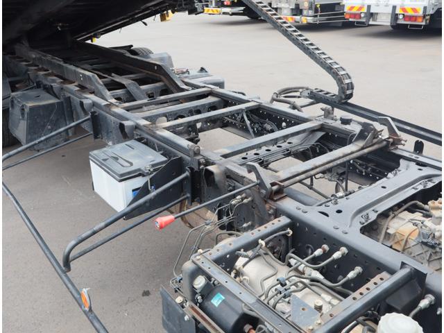 フォワード セフティーローダー 一般用 荷台長6,630mm ユニック UC-41LRS ウインチ ラジコン6ch リア油圧ゲート アオリ開閉式 鳥居前立フック4個 丸カンフック5対+中央前1個 後方強化フック2個 ボデー枠ロープフック7対 床木製 取説有(17枚目)