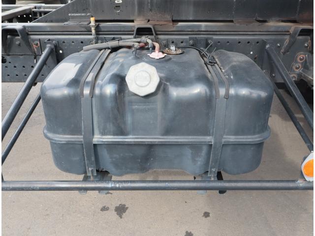 フォワード セフティーローダー 一般用 荷台長6,630mm ユニック UC-41LRS ウインチ ラジコン6ch リア油圧ゲート アオリ開閉式 鳥居前立フック4個 丸カンフック5対+中央前1個 後方強化フック2個 ボデー枠ロープフック7対 床木製 取説有(23枚目)