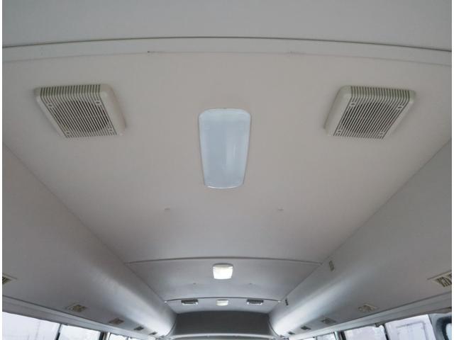 ローザ スタンダード ロング ハイルーフ 29人乗り 自動ドア 29座席(補助席6席) 自動スライドドア モケットシート(リクライニング付) プライバシーガラス プレヒーター 取扱説明書有(9枚目)