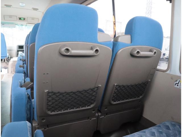 ローザ スタンダード ロング ハイルーフ 29人乗り 自動ドア 29座席(補助席6席) 自動スライドドア モケットシート(リクライニング付) プライバシーガラス プレヒーター 取扱説明書有(13枚目)