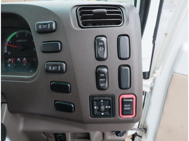 ローザ スタンダード ロング ハイルーフ 29人乗り 自動ドア 29座席(補助席6席) 自動スライドドア モケットシート(リクライニング付) プライバシーガラス プレヒーター 取扱説明書有(21枚目)