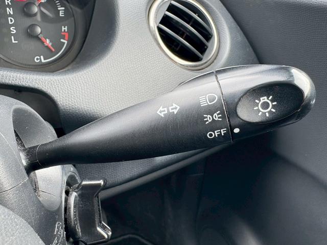 スイフト １．２ＸＧ　禁煙車　社外６型ナビ　ＥＴＣ　ヘッドライトレベライザー　ＡＢＳ　電格ミラー　キーレス　オートエアコン　シートリフター　シガソケ　パワーウィンドウ（30枚目）
