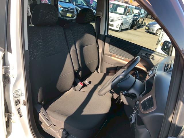 ステラ リベスタ　禁煙　ウインカー付電格ミラー　Ｗエアバック　ＡＢＳ　キーレス　革巻きステアリング　バニティミラー　電動格納ミラー　オーディオ　ＣＤ　ラジオ　ＡＵＸ　ヘットライトレベライザー　パワステ　ベンチシート　ドリンクホルダー　アームレスト　フォグ　バイザー（13枚目）