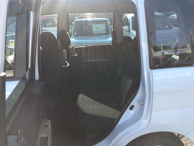 ステラ リベスタ　禁煙　ウインカー付電格ミラー　Ｗエアバック　ＡＢＳ　キーレス　革巻きステアリング　バニティミラー　電動格納ミラー　オーディオ　ＣＤ　ラジオ　ＡＵＸ　ヘットライトレベライザー　パワステ　ベンチシート　ドリンクホルダー　アームレスト　フォグ　バイザー（21枚目）