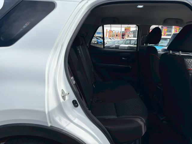 ライズ Ｚ　禁煙車　置くだけ充電　社外９インチＳＤナビ　フルセグ　バックカメラ　Ｂｌｕｅｔｏｏｔｈ　前後ドライブレコーダー　ＥＴＣ２．０　シートヒーター　レーダークルコン　コーナーセンサー　ＣＤ　ＤＶＤ（16枚目）
