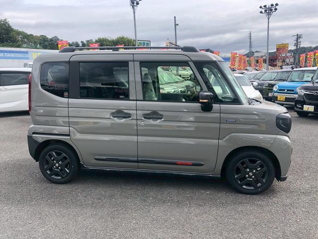 スペーシアギア ハイブリッドＸＺ　ターボ　届出済未使用車　全方位カメラ　純正９型ナビ　フルセグＴＶ　衝突軽減ブレーキ　レーンキープ　レーダークルーズ　ハンドル＆シートヒーター　後席サーキュレーター　両側自動スライド　コーナーセンサー　ウインカー付き電格ミラー　ルーフレール（8枚目）