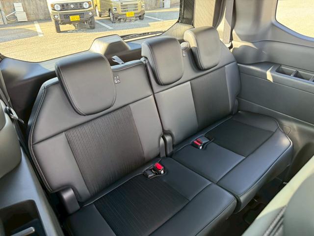 ステップワゴン ｅ：ＨＥＶスパーダ　登録済み未使用車　メーカーＯＰデカナビ　アラウンドビュー　フリップダウンモニター　電動リアゲート　シートヒーター　ハーフレザーシート　レーダークルコン　両側自動スライド　コーナーセンサー　オットマン（18枚目）