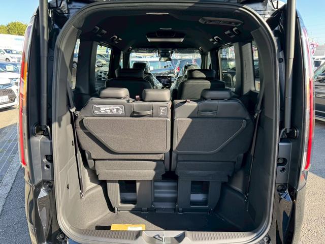 ステップワゴン ｅ：ＨＥＶスパーダ　登録済み未使用車　メーカーＯＰデカナビ　アラウンドビュー　フリップダウンモニター　電動リアゲート　シートヒーター　ハーフレザーシート　レーダークルコン　両側自動スライド　コーナーセンサー　オットマン（24枚目）