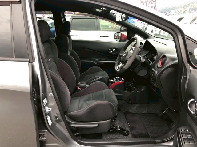 ノート ｅ－パワーニスモ　禁煙車　１オーナー　ＳＤナビ　ＤＶＤ　フルセグＴＶ　ＣＤ　ＡＵＸ　バックカメラ　衝突軽減ブレーキ　レーンキープ　ＴＲＣ　スマートキー　ＥＴＣ　ウインカー付き電格ミラー　ＬＥＤライト　フォグランプ　純正１６インチアルミ　ＥＴＣ　４エアバック（14枚目）