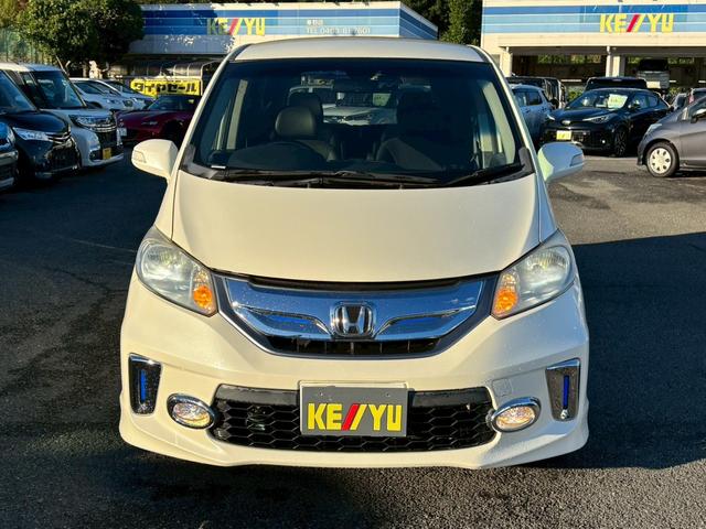 フリードハイブリッド ジャストセレクション 禁煙車 フリップダウンモニター 社外7型ナビ ドラレコ前後 ETC リア両側電動スライドドア ハーフレザーシート スマートキー オートライト 電格ミラー 革ステアリング ステリモ クルコン TRC(6枚目)