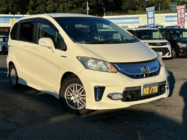 フリードハイブリッド ジャストセレクション 禁煙車 フリップダウンモニター 社外7型ナビ ドラレコ前後 ETC リア両側電動スライドドア ハーフレザーシート スマートキー オートライト 電格ミラー 革ステアリング ステリモ クルコン TRC(7枚目)