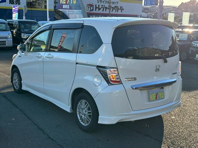 フリードハイブリッド ジャストセレクション 禁煙車 フリップダウンモニター 社外7型ナビ ドラレコ前後 ETC リア両側電動スライドドア ハーフレザーシート スマートキー オートライト 電格ミラー 革ステアリング ステリモ クルコン TRC(10枚目)