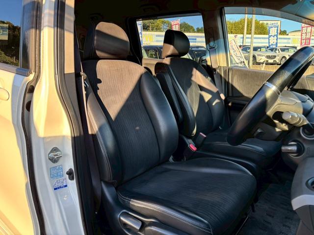 フリードハイブリッド ジャストセレクション 禁煙車 フリップダウンモニター 社外7型ナビ ドラレコ前後 ETC リア両側電動スライドドア ハーフレザーシート スマートキー オートライト 電格ミラー 革ステアリング ステリモ クルコン TRC(14枚目)