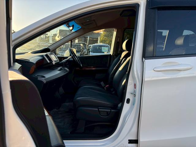 フリードハイブリッド ジャストセレクション 禁煙車 フリップダウンモニター 社外7型ナビ ドラレコ前後 ETC リア両側電動スライドドア ハーフレザーシート スマートキー オートライト 電格ミラー 革ステアリング ステリモ クルコン TRC(17枚目)