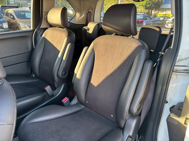 フリードハイブリッド ジャストセレクション 禁煙車 フリップダウンモニター 社外7型ナビ ドラレコ前後 ETC リア両側電動スライドドア ハーフレザーシート スマートキー オートライト 電格ミラー 革ステアリング ステリモ クルコン TRC(21枚目)