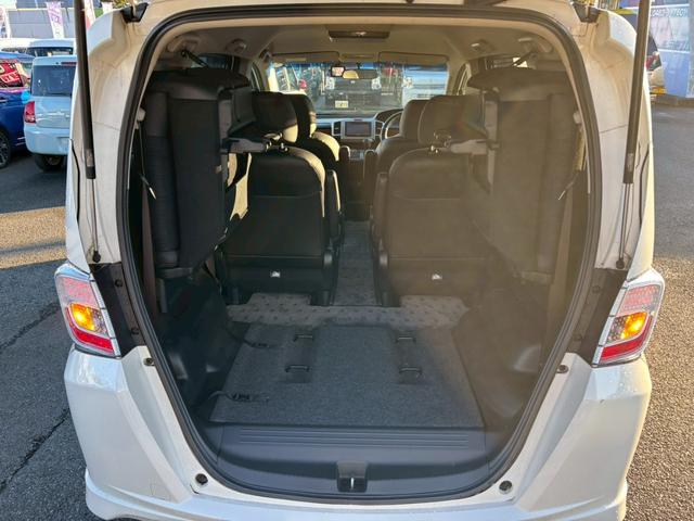 フリードハイブリッド ジャストセレクション 禁煙車 フリップダウンモニター 社外7型ナビ ドラレコ前後 ETC リア両側電動スライドドア ハーフレザーシート スマートキー オートライト 電格ミラー 革ステアリング ステリモ クルコン TRC(27枚目)