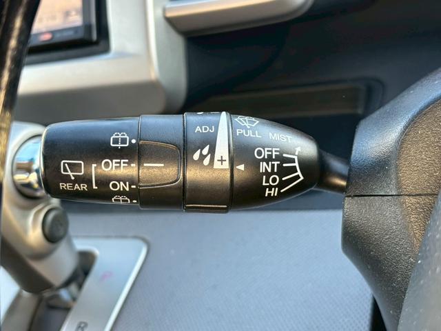 フリードハイブリッド ジャストセレクション 禁煙車 フリップダウンモニター 社外7型ナビ ドラレコ前後 ETC リア両側電動スライドドア ハーフレザーシート スマートキー オートライト 電格ミラー 革ステアリング ステリモ クルコン TRC(31枚目)