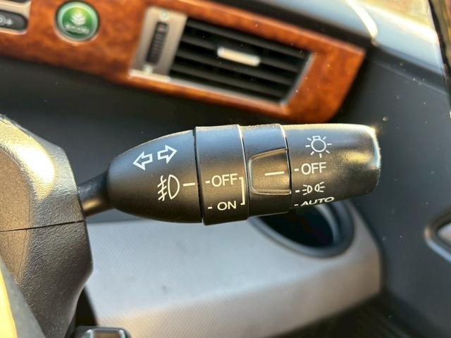 フリードハイブリッド ジャストセレクション 禁煙車 フリップダウンモニター 社外7型ナビ ドラレコ前後 ETC リア両側電動スライドドア ハーフレザーシート スマートキー オートライト 電格ミラー 革ステアリング ステリモ クルコン TRC(32枚目)