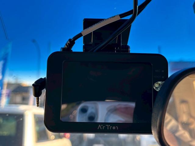 フリードハイブリッド ジャストセレクション 禁煙車 フリップダウンモニター 社外7型ナビ ドラレコ前後 ETC リア両側電動スライドドア ハーフレザーシート スマートキー オートライト 電格ミラー 革ステアリング ステリモ クルコン TRC(40枚目)