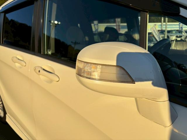 フリードハイブリッド ジャストセレクション 禁煙車 フリップダウンモニター 社外7型ナビ ドラレコ前後 ETC リア両側電動スライドドア ハーフレザーシート スマートキー オートライト 電格ミラー 革ステアリング ステリモ クルコン TRC(45枚目)