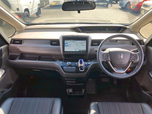 フリードハイブリッド ハイブリッド・Ｇホンダセンシング　Ｓパッケージ　モデューロエアロ　禁煙車　純正９型ナビ　ブルートゥース　バックカメラ　ドラレコ前後　ＥＴＣ　レーダークルコン　後席サンシェード　リア両側電動スライドドア　スマートキー　レーンキープ　ＰＷ（5枚目）