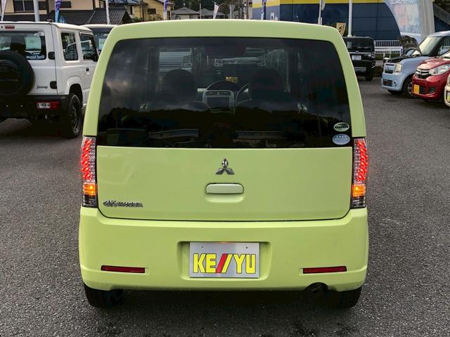 eKワゴン M 神奈川県仕入 直販車 衝突安全ボディー 13インチアルミ 禁煙車 純正オーディオ ラジオ CD ETC キーレスエントリー 電格ミラー レベライザー ドリンクホルダー アームレスト フロアマット バニティミラー マニュアルAC シガーソケット PG ハロゲン(9枚目)