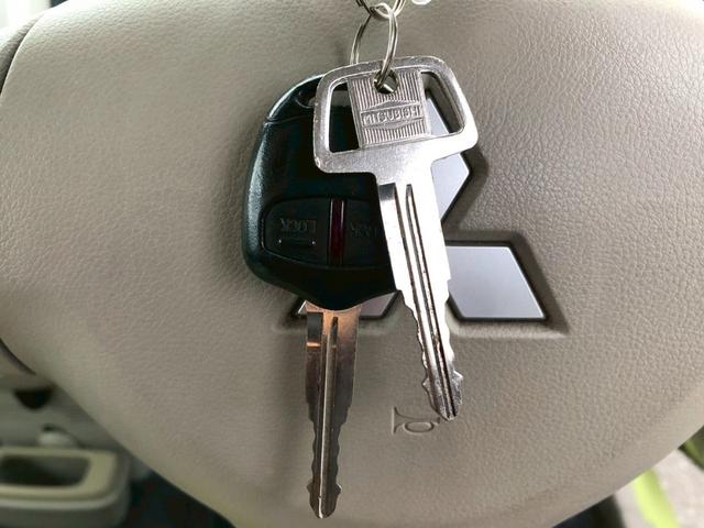 eKワゴン M 神奈川県仕入 直販車 衝突安全ボディー 13インチアルミ 禁煙車 純正オーディオ ラジオ CD ETC キーレスエントリー 電格ミラー レベライザー ドリンクホルダー アームレスト フロアマット バニティミラー マニュアルAC シガーソケット PG ハロゲン(43枚目)