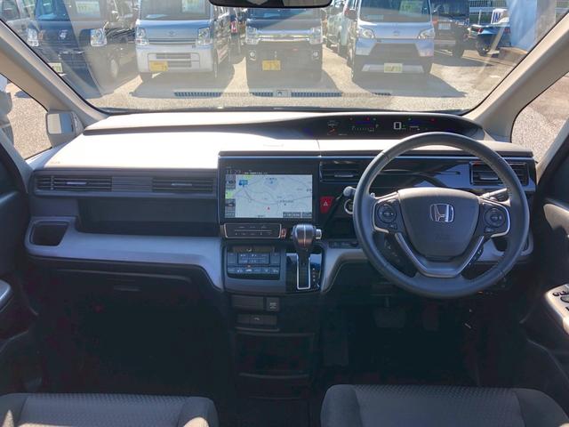 ステップワゴンスパーダ スパーダ ホンダセンシング 禁煙 1オーナー 純正10型ナビ ターボ フリップダウンモニター ブルートゥース DVD バックカメラ フルセグTV レーダークルーズ パドルシフト レーンキープアシスト ビルトインETC LEDオートライト フォグ ウインカーミラー(5枚目)