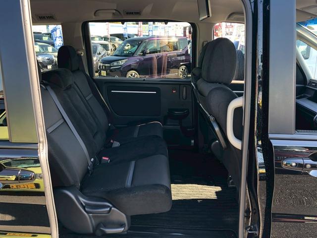 ステップワゴンスパーダ スパーダ ホンダセンシング 禁煙 1オーナー 純正10型ナビ ターボ フリップダウンモニター ブルートゥース DVD バックカメラ フルセグTV レーダークルーズ パドルシフト レーンキープアシスト ビルトインETC LEDオートライト フォグ ウインカーミラー(19枚目)