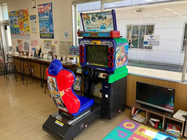 ワゴンR ハイブリッドFZ 禁煙車 社外6型ナビ ブルートゥース バックカメラ エンジンスターター シートヒーター スマートキー オートライト バニティミラー 電格ミラー LED バイザー ドリンクホルダー 革ステ ステリモ(78枚目)