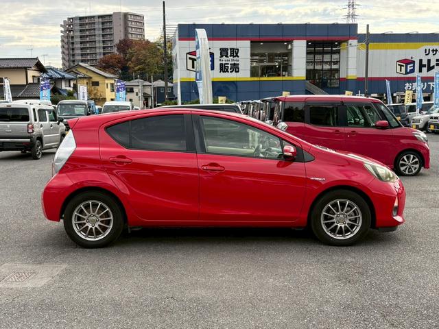 アクア Ｇ　禁煙車　当店買取車　純正７インチナビ　バックカメラ　Ｂｌｕｅｔｏｏｔｈ　フルセグＴＶ　シートヒーター　ＬＥＤルームランプ　ＥＴＣ　ＬＥＤヘッドライト　フォグランプ　コーナーセンサー　電格ミラー（8枚目）