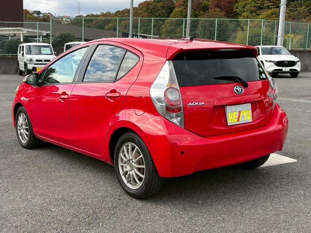 アクア Ｇ　禁煙車　当店買取車　純正７インチナビ　バックカメラ　Ｂｌｕｅｔｏｏｔｈ　フルセグＴＶ　シートヒーター　ＬＥＤルームランプ　ＥＴＣ　ＬＥＤヘッドライト　フォグランプ　コーナーセンサー　電格ミラー（10枚目）