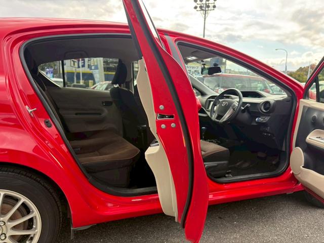 アクア Ｇ　禁煙車　当店買取車　純正７インチナビ　バックカメラ　Ｂｌｕｅｔｏｏｔｈ　フルセグＴＶ　シートヒーター　ＬＥＤルームランプ　ＥＴＣ　ＬＥＤヘッドライト　フォグランプ　コーナーセンサー　電格ミラー（17枚目）