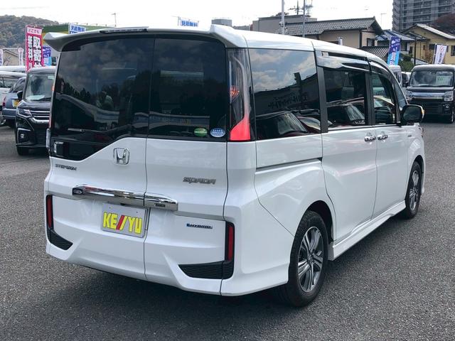 ステップワゴンスパーダ スパーダハイブリッド　Ｇ　ホンダセンシング　衝突軽減ブレーキ　禁煙車　フリップダウンモニター　純正８型ナビ　ＤＶＤ　ブルートゥース　ＴＶ　バックカメラ　ＥＴＣ　両側電動スライドドア　ＬＥＤオートライト　レーダークルーズコントロール　後席サンシェード　車線逸脱警告（4枚目）