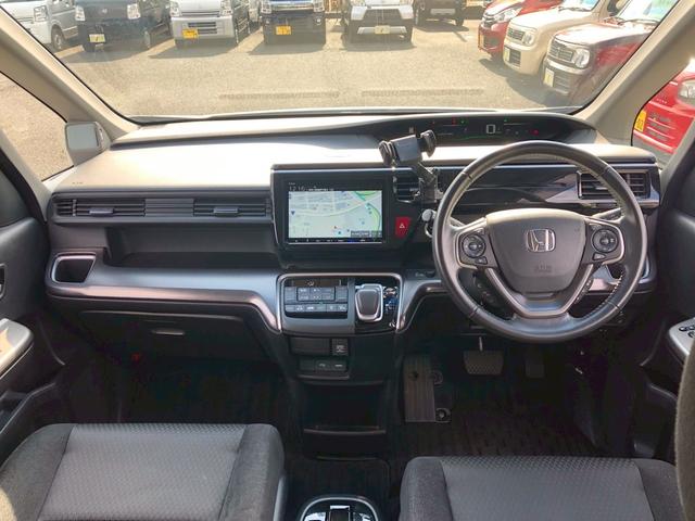 ステップワゴンスパーダ スパーダハイブリッド　Ｇ　ホンダセンシング　衝突軽減ブレーキ　禁煙車　フリップダウンモニター　純正８型ナビ　ＤＶＤ　ブルートゥース　ＴＶ　バックカメラ　ＥＴＣ　両側電動スライドドア　ＬＥＤオートライト　レーダークルーズコントロール　後席サンシェード　車線逸脱警告（5枚目）