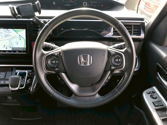 ステップワゴンスパーダ スパーダハイブリッド　Ｇ　ホンダセンシング　衝突軽減ブレーキ　禁煙車　フリップダウンモニター　純正８型ナビ　ＤＶＤ　ブルートゥース　ＴＶ　バックカメラ　ＥＴＣ　両側電動スライドドア　ＬＥＤオートライト　レーダークルーズコントロール　後席サンシェード　車線逸脱警告（13枚目）