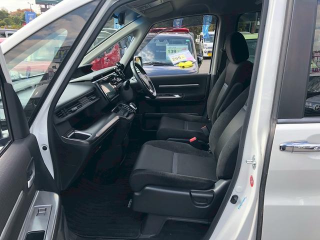 ステップワゴンスパーダ スパーダハイブリッド　Ｇ　ホンダセンシング　衝突軽減ブレーキ　禁煙車　フリップダウンモニター　純正８型ナビ　ＤＶＤ　ブルートゥース　ＴＶ　バックカメラ　ＥＴＣ　両側電動スライドドア　ＬＥＤオートライト　レーダークルーズコントロール　後席サンシェード　車線逸脱警告（17枚目）