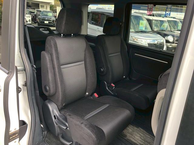 ステップワゴンスパーダ スパーダハイブリッド　Ｇ　ホンダセンシング　衝突軽減ブレーキ　禁煙車　フリップダウンモニター　純正８型ナビ　ＤＶＤ　ブルートゥース　ＴＶ　バックカメラ　ＥＴＣ　両側電動スライドドア　ＬＥＤオートライト　レーダークルーズコントロール　後席サンシェード　車線逸脱警告（18枚目）