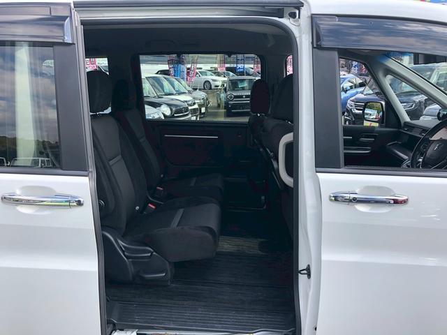 ステップワゴンスパーダ スパーダハイブリッド　Ｇ　ホンダセンシング　衝突軽減ブレーキ　禁煙車　フリップダウンモニター　純正８型ナビ　ＤＶＤ　ブルートゥース　ＴＶ　バックカメラ　ＥＴＣ　両側電動スライドドア　ＬＥＤオートライト　レーダークルーズコントロール　後席サンシェード　車線逸脱警告（19枚目）