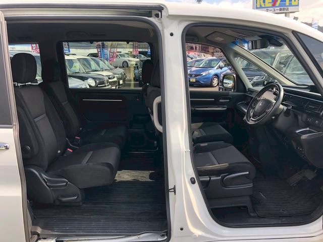 ステップワゴンスパーダ スパーダハイブリッド　Ｇ　ホンダセンシング　衝突軽減ブレーキ　禁煙車　フリップダウンモニター　純正８型ナビ　ＤＶＤ　ブルートゥース　ＴＶ　バックカメラ　ＥＴＣ　両側電動スライドドア　ＬＥＤオートライト　レーダークルーズコントロール　後席サンシェード　車線逸脱警告（20枚目）