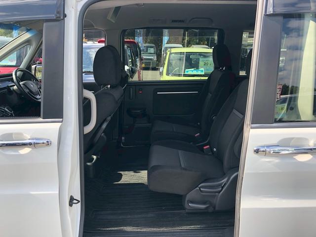 ステップワゴンスパーダ スパーダハイブリッド　Ｇ　ホンダセンシング　衝突軽減ブレーキ　禁煙車　フリップダウンモニター　純正８型ナビ　ＤＶＤ　ブルートゥース　ＴＶ　バックカメラ　ＥＴＣ　両側電動スライドドア　ＬＥＤオートライト　レーダークルーズコントロール　後席サンシェード　車線逸脱警告（22枚目）