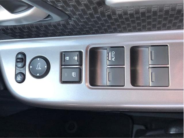 ステップワゴンスパーダ スパーダハイブリッド　Ｇ　ホンダセンシング　衝突軽減ブレーキ　禁煙車　フリップダウンモニター　純正８型ナビ　ＤＶＤ　ブルートゥース　ＴＶ　バックカメラ　ＥＴＣ　両側電動スライドドア　ＬＥＤオートライト　レーダークルーズコントロール　後席サンシェード　車線逸脱警告（43枚目）