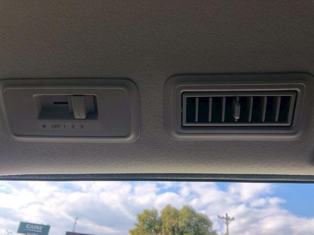 ステップワゴンスパーダ スパーダハイブリッド　Ｇ　ホンダセンシング　衝突軽減ブレーキ　禁煙車　フリップダウンモニター　純正８型ナビ　ＤＶＤ　ブルートゥース　ＴＶ　バックカメラ　ＥＴＣ　両側電動スライドドア　ＬＥＤオートライト　レーダークルーズコントロール　後席サンシェード　車線逸脱警告（54枚目）