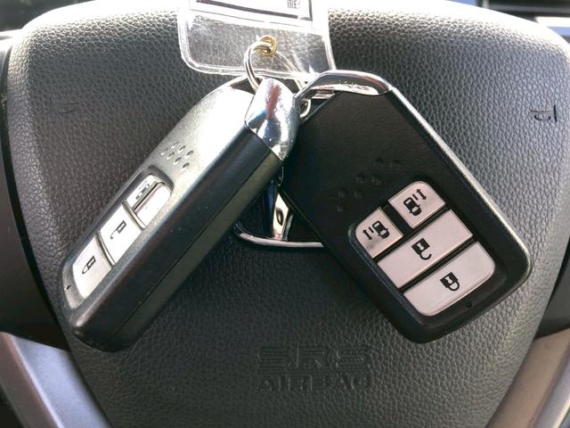 ステップワゴンスパーダ スパーダハイブリッド　Ｇ　ホンダセンシング　衝突軽減ブレーキ　禁煙車　フリップダウンモニター　純正８型ナビ　ＤＶＤ　ブルートゥース　ＴＶ　バックカメラ　ＥＴＣ　両側電動スライドドア　ＬＥＤオートライト　レーダークルーズコントロール　後席サンシェード　車線逸脱警告（67枚目）