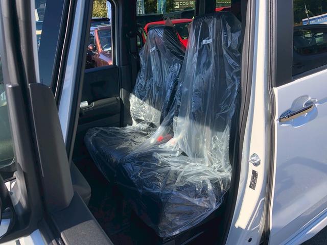 Ｎ－ＢＯＸカスタム ターボコーディネートスタイル　届出済未使用車　純正８型ナビ　フルセグＴＶ　ブルートゥース　パドルシフト　レーダークルーズコントロール　シートヒーター　両側自動スライドドア　ＬＥＤライト　フォグランプ　コーナーセンサー　純正１５インチアルミ　ハーフレザーシート（18枚目）