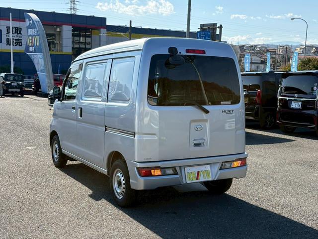 ハイゼットカーゴ 2シーター ブラインド仕様 4WD 5速マニュアル 禁煙車 1オーナー ハイルーフ アイドリングSTOP ヘットライトレベライザー サイドバイザー タイヤエコピア 145/80R12 両側スライドドア 室内ルームクリーニング 衝突安全ボディー 当店買取直販車(8枚目)