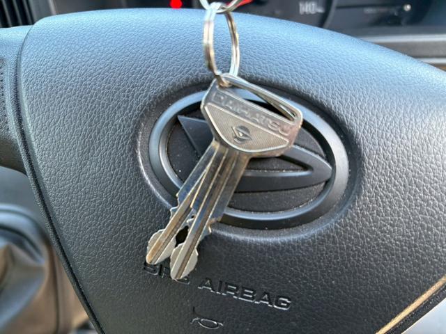 ハイゼットカーゴ 2シーター ブラインド仕様 4WD 5速マニュアル 禁煙車 1オーナー ハイルーフ アイドリングSTOP ヘットライトレベライザー サイドバイザー タイヤエコピア 145/80R12 両側スライドドア 室内ルームクリーニング 衝突安全ボディー 当店買取直販車(31枚目)